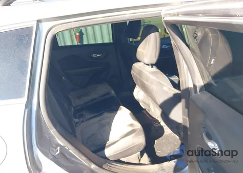 2015 Jeep Cherokee Latitude из США, поврежденный, VIN 1C4PJMCBXFW697182